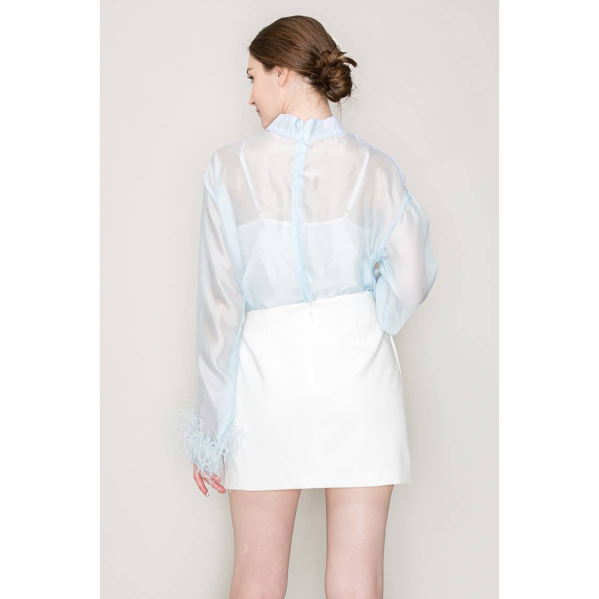 INA - Vente Chemisier – femme - Blouse transparente à manches longues avec col montant et bordure en plumes3