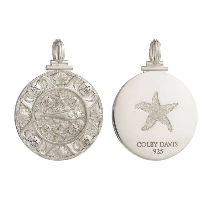 Goldener Kabeljau, rund mit Rand, Sterlingsilber für den Großhandel von Colby Davis of Boston