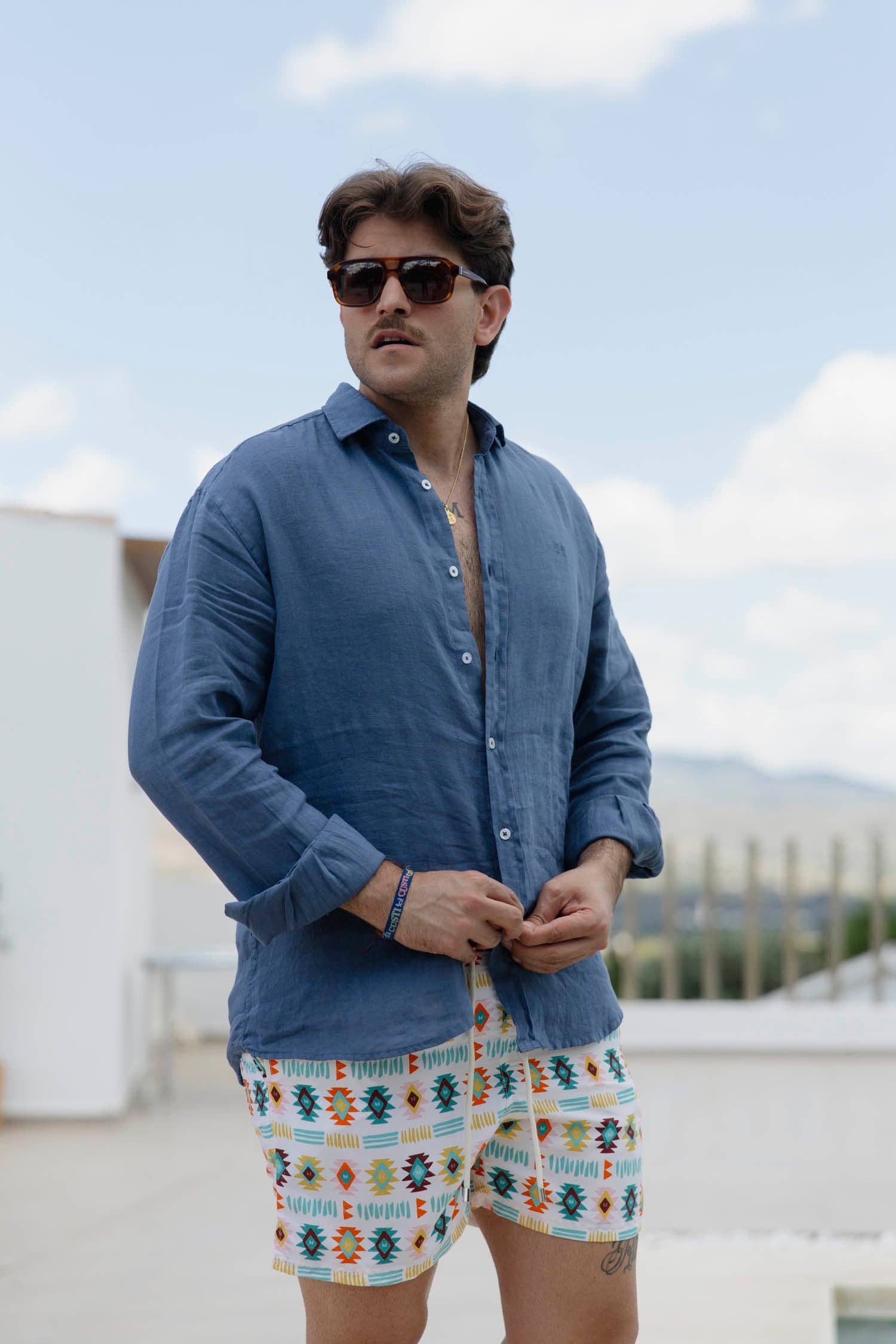 Custi Mikelo: Men's Clothing & Christmas Gifts - Vendita all'ingrosso Camicia button down - Uomo - Camicia blu in lino | Lanzarote1
