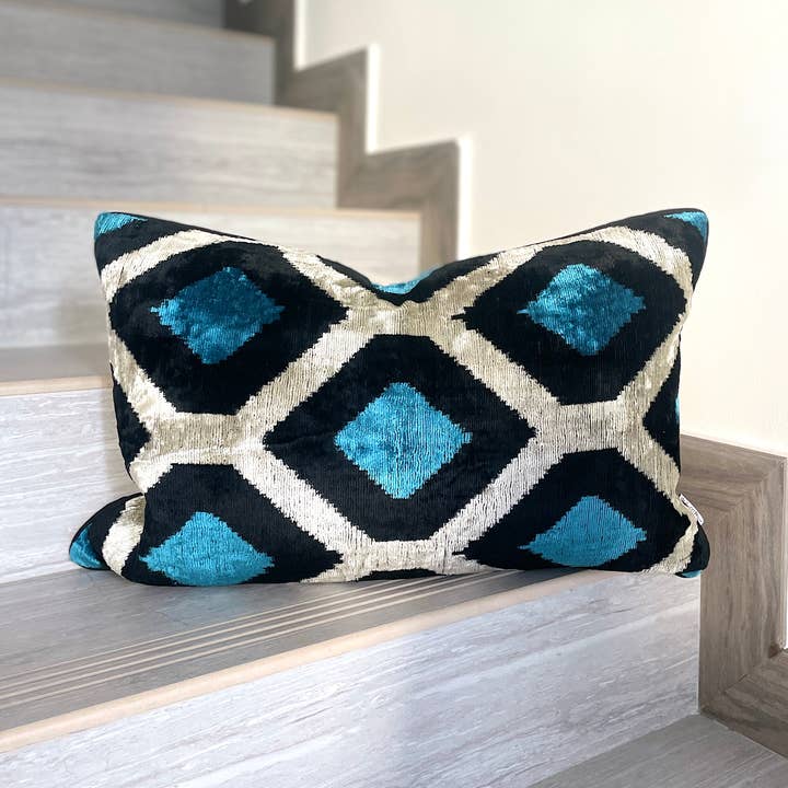 Cojín de Terciopelo Ikat 3D | Almohada de Terciopelo Ikat 3D para venta al por mayor de Mila∞Miro by Emelie