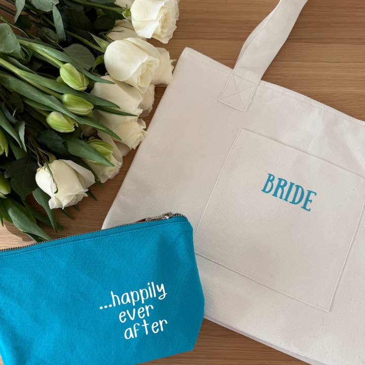 Lang en Gelukkig - Aqua Make-uptas en Wit NIEUW! voor wholesale door Quilted Koala