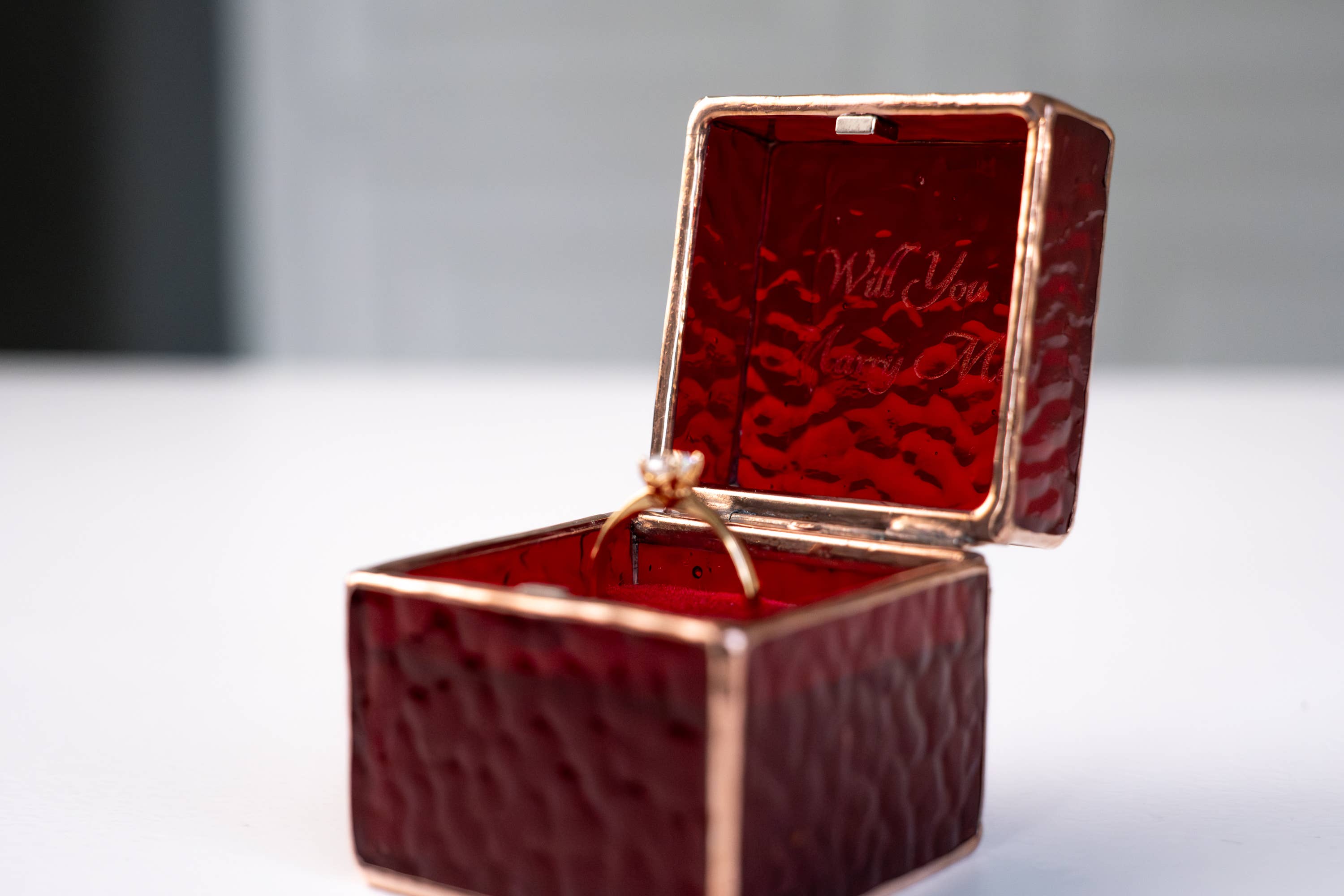 Leosklo – wholesale Jewellery box/organiser – Elite red ring box Unique glass box for engagement ring6