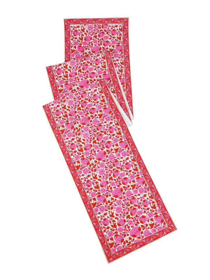 Crimson Infusion tafelloper van katoen met blokprint voor wholesale door Tiramisu