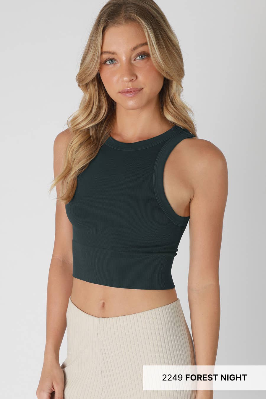 NIKIBIKI - Wholesale Gebreide top - Dames - NIKIBIKI NS8259 – Ribgebreid crop top met hoge hals9