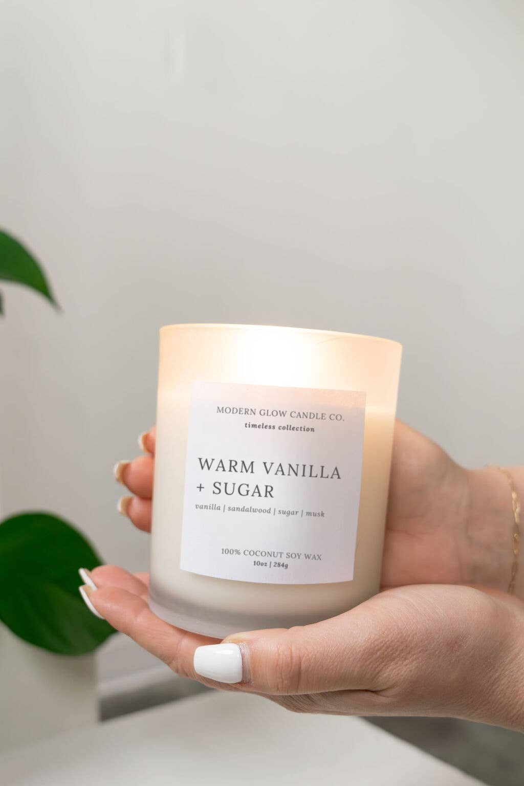 Modern Glow Candle Co. - Wholesale Jar/Filled Candle - Warm Vanilla + Sugar - 10oz Frosted White Soy Candle