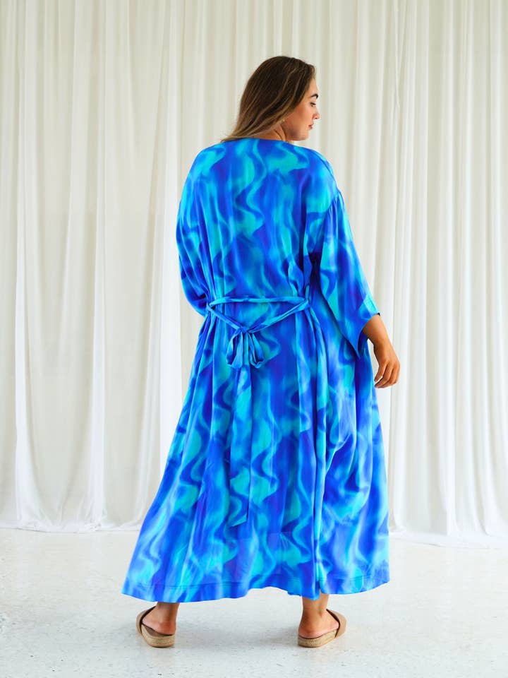 Jennifer Maxi Duster dans Sea Wave pour la vente par Dani Marie