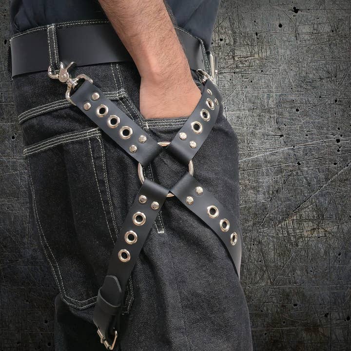 Harnais de cuisse avec œillet FL102EYE en cuir véritable, anneaux en O, boucle pour la vente par Funk Plus