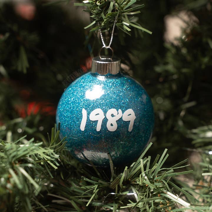 brattybloom - Wholesale Ornament - Taylor Christmas Ornament | Glitter | Plastic | Eras8