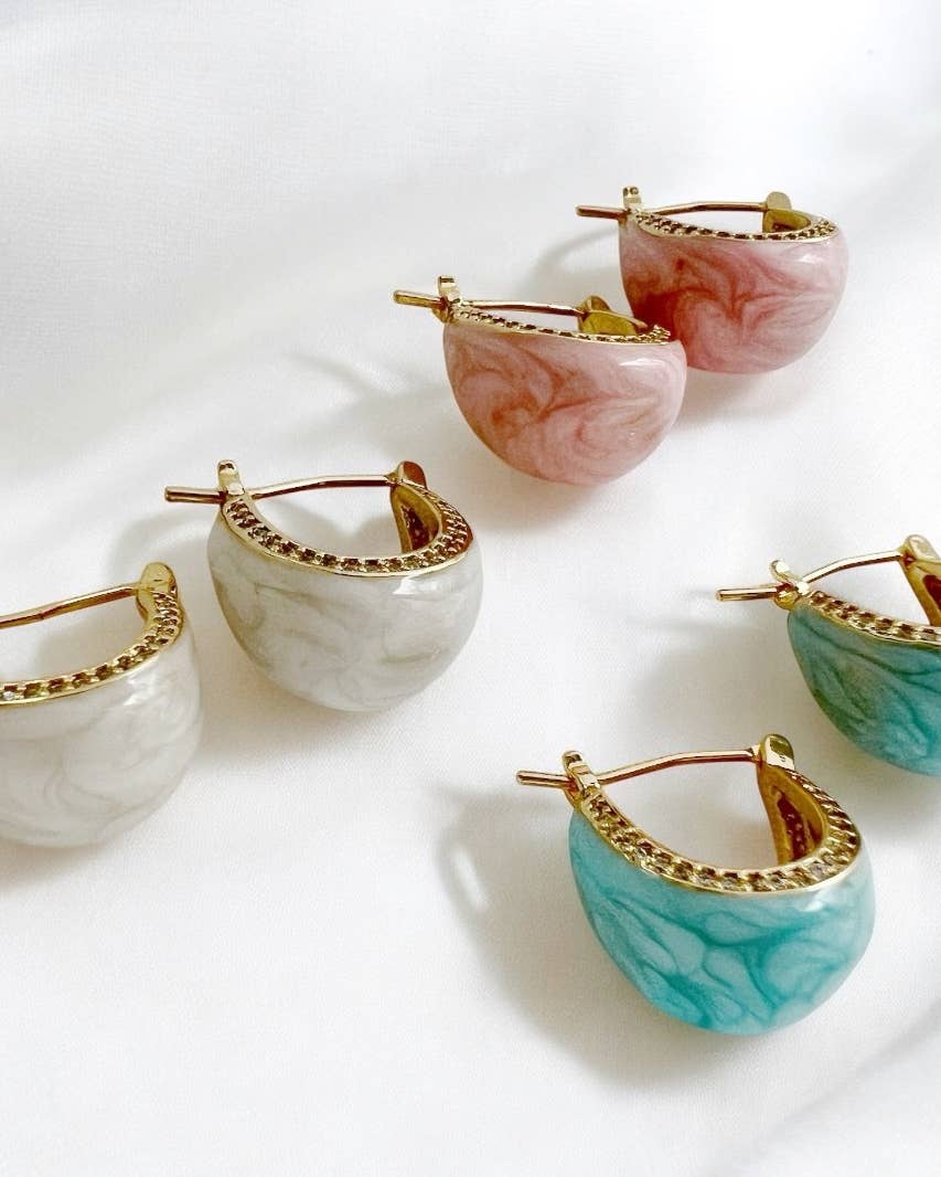 True by Kristy Jewelry - Vente Créoles - Boucles d'oreilles créoles colorées en émail Palmer plaquées or8