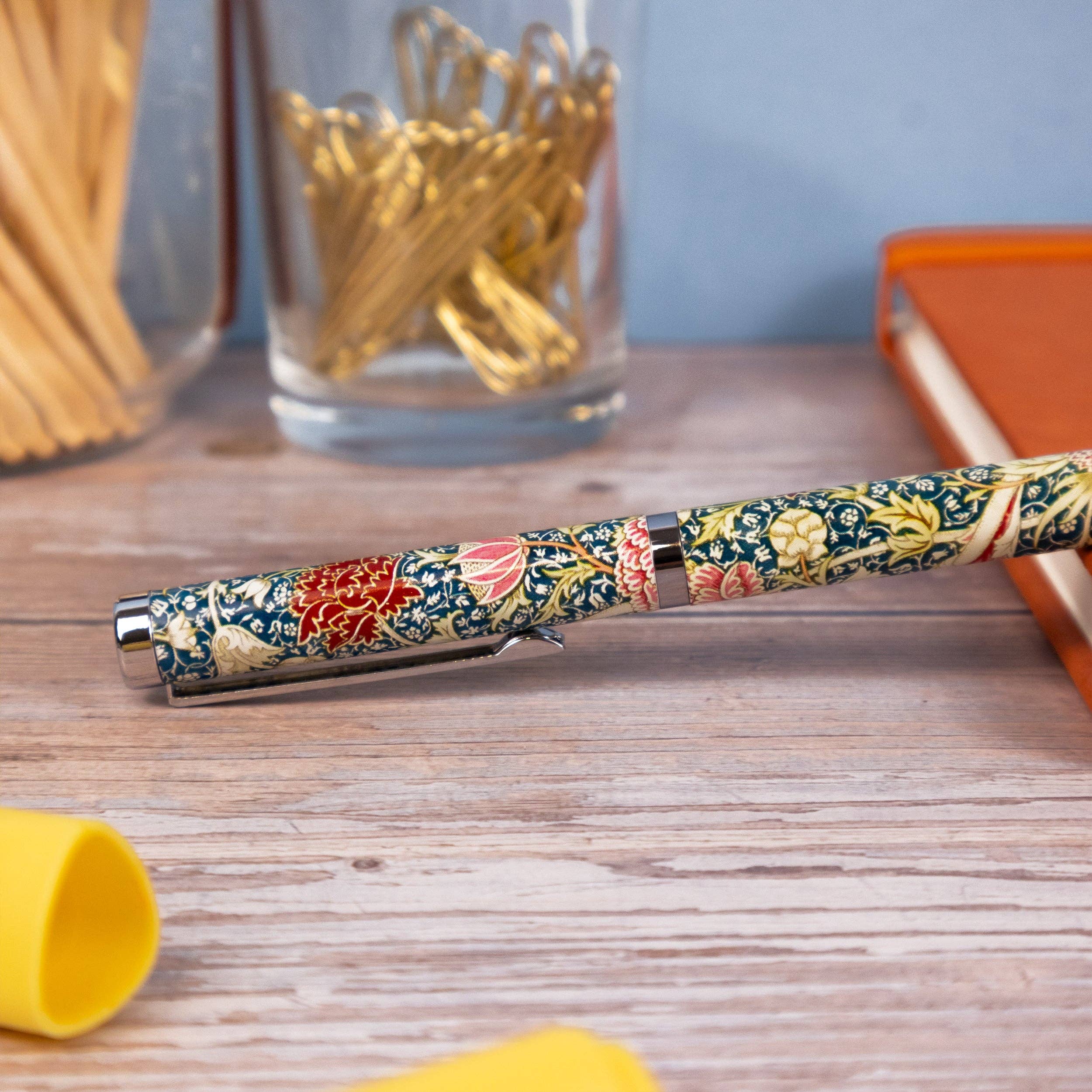 Robert Frederick Ltd – wholesale Pen – William Morris Cray Ballpoint Pen in Gift Box5