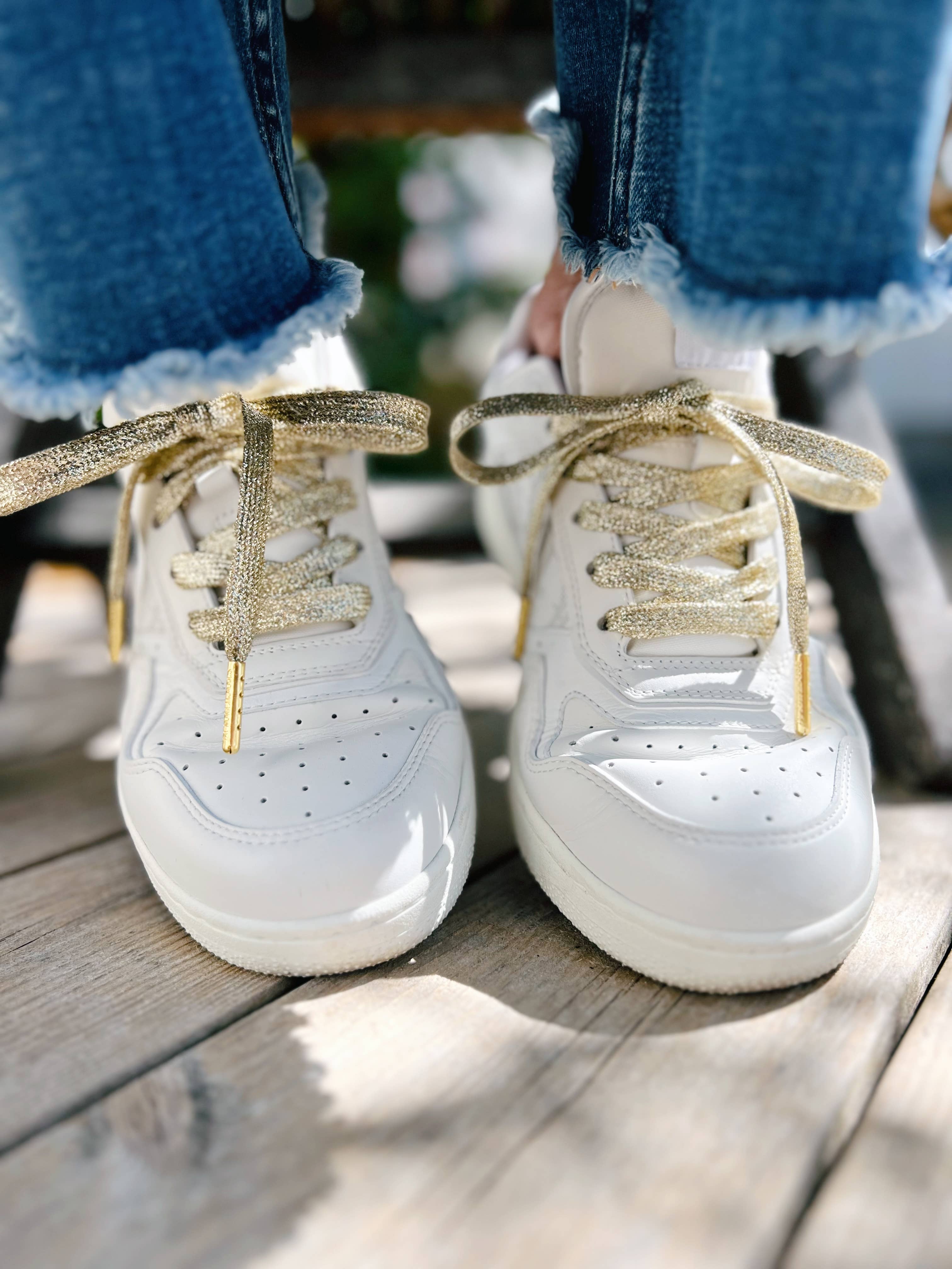 The Shoelace Brand - Wholesale Shoelaces - Unisex - Glitter Gold – Sparkling Gold Shoelaces with Elegant Shine3