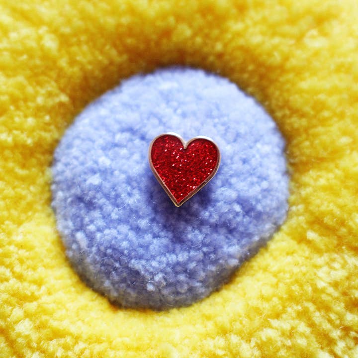Poulette Magique - Wholesale Lapel Pin/Button - Maternity - Small red glitter heart pin2