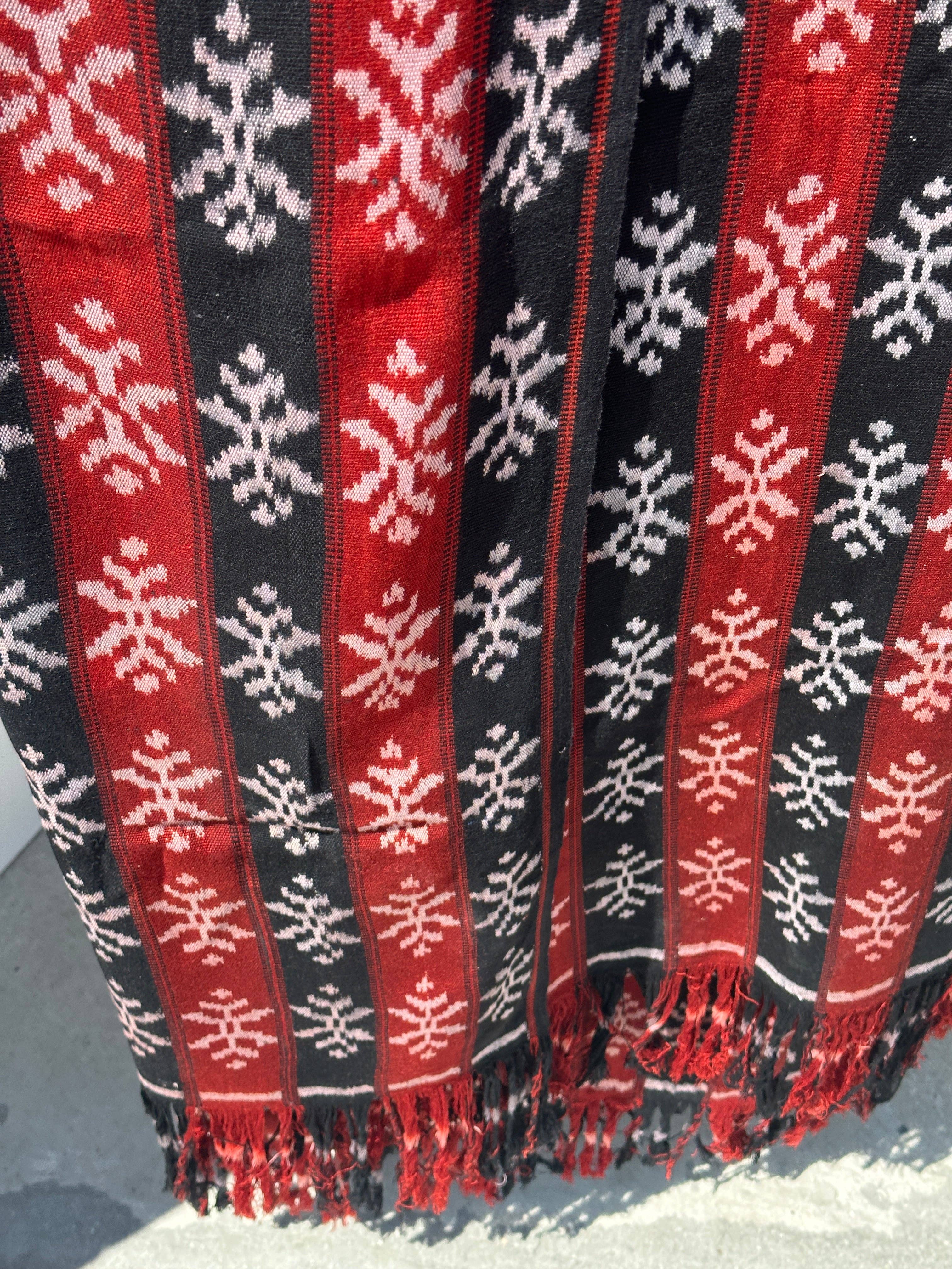 Office Objets - Wholesale Coverlet - Ikat, traditional Indonesian fabric from the island of Savu (Timor) red and black 2m25x7550
