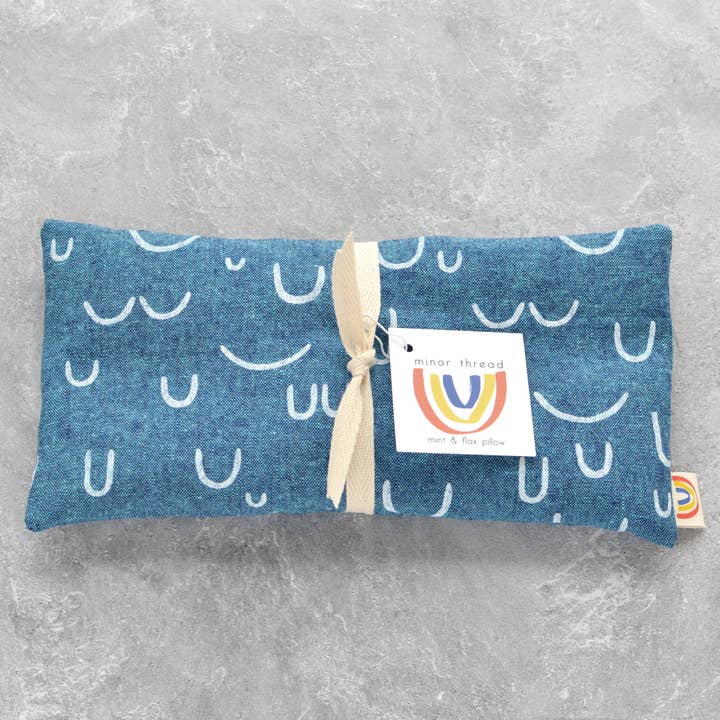 Curves oversized oogkussen in pauwenlinnen voor wholesale door Minor Thread