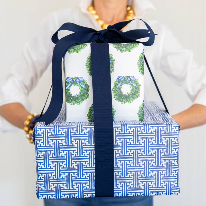 Geschenkpapier auf Rolle | Buchsbaumkranz für den Großhandel von WH Hostess Social Stationery