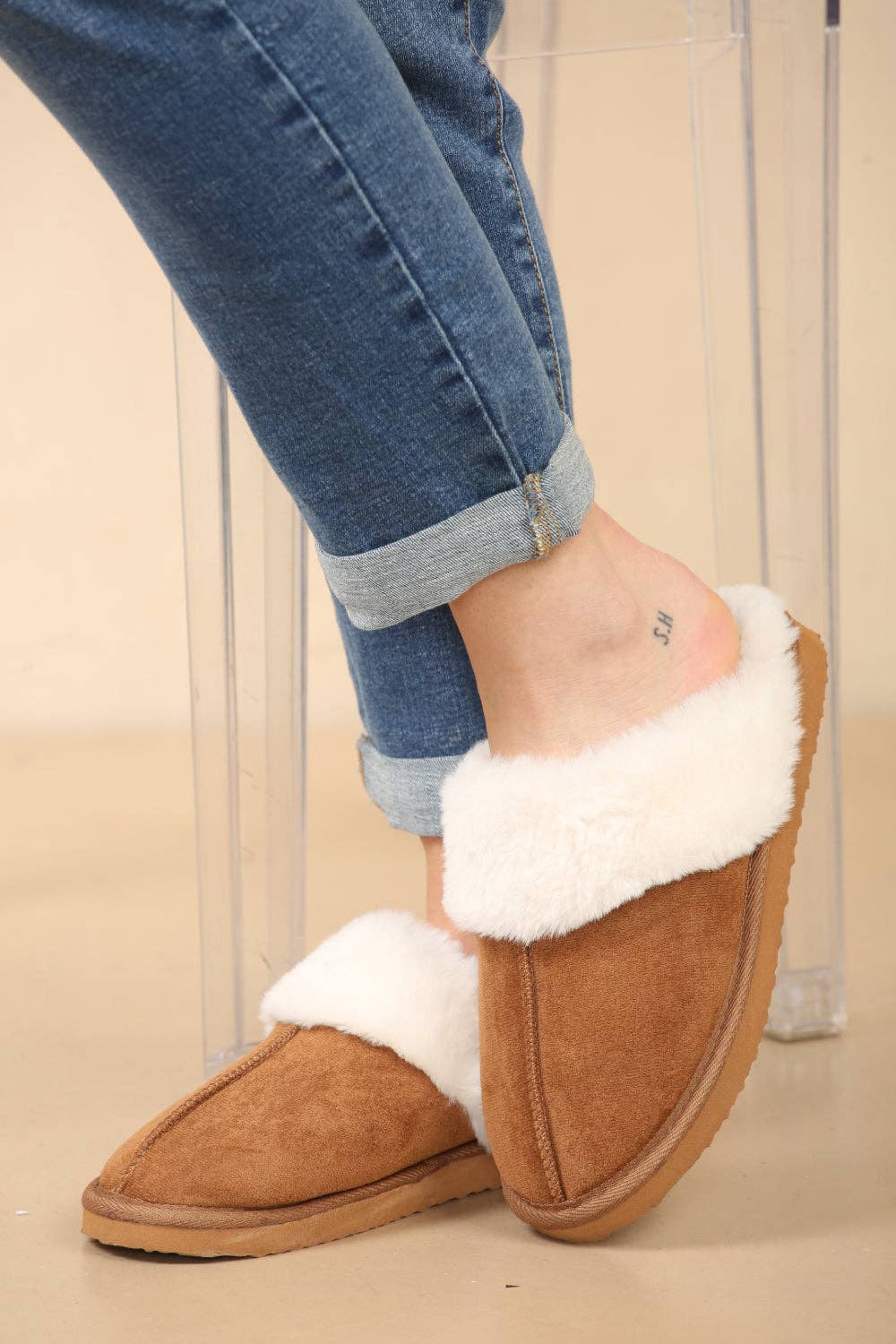 No Doubt Shoes - Wholesale Slippers - Women's - COZY SUEDE MULE FLUFFY SLIPPERS1