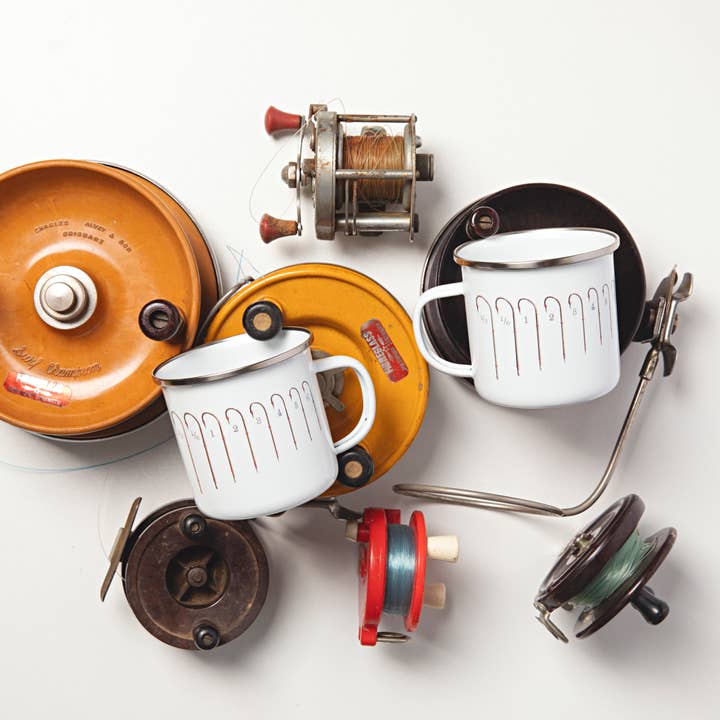 Sporting Nation - Wholesale Koffiemok - Vintage Vissershaken Emaille Mok