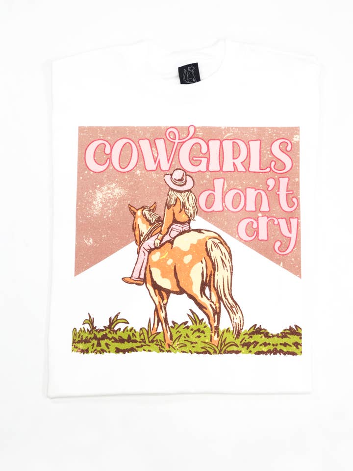 Cowgirls græder ikke grafisk tee | Howdy Cowgirl-samling for engroshandel hos KOKO + FOX WHOLESALE