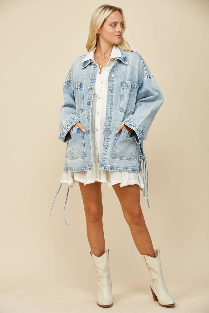 LEICHTER DENIM Oversize Boyfriend Jeansjacke mit seitlichen Bindebändern für den Großhandel auf Faire8