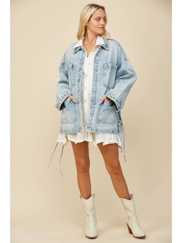 LEICHTER DENIM Oversize Boyfriend Jeansjacke mit seitlichen Bindebändern für den Großhandel auf Faire8