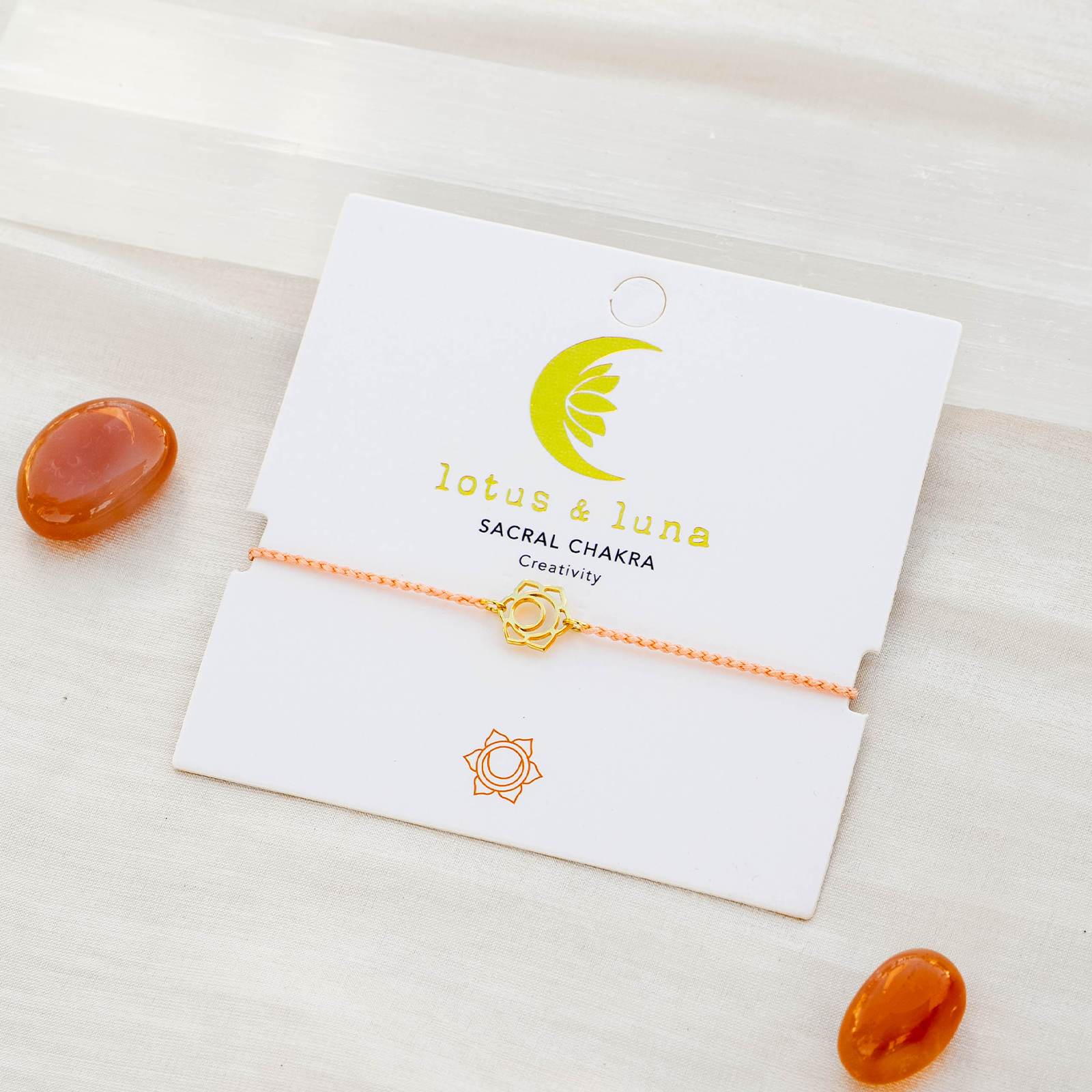 Lotus and Luna – Pulseira entrelaçada/entrançada por atacado – Pulseira Trançada Dourada do Chakra Sacral2