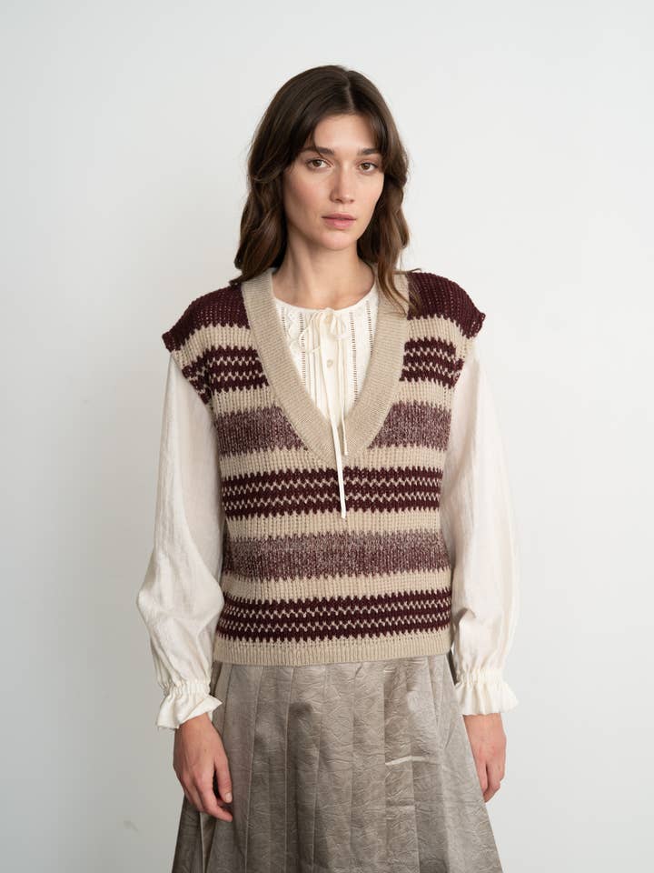 GILET À RAYURES À COL EN V pour la vente par ELLE GREY
