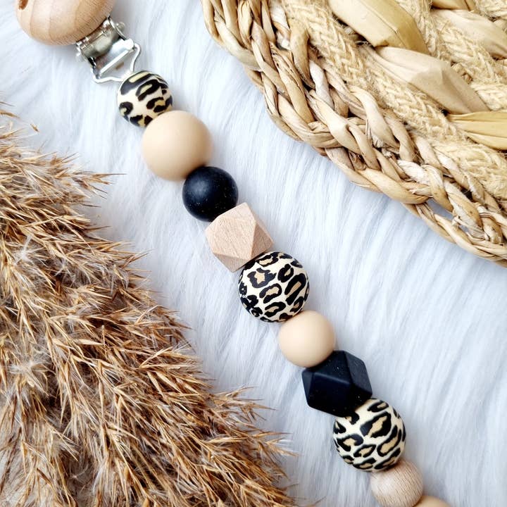 Happy by Lies - Wholesale Fopspeenclip - Baby - Speenkoord met naam - Luipaard, zwart, zand