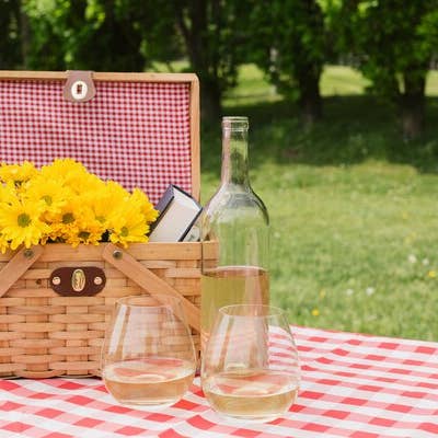 Quickway Imports – wholesale Picnic basket – Picnic Basket Gingham Lined with Folding Handles2