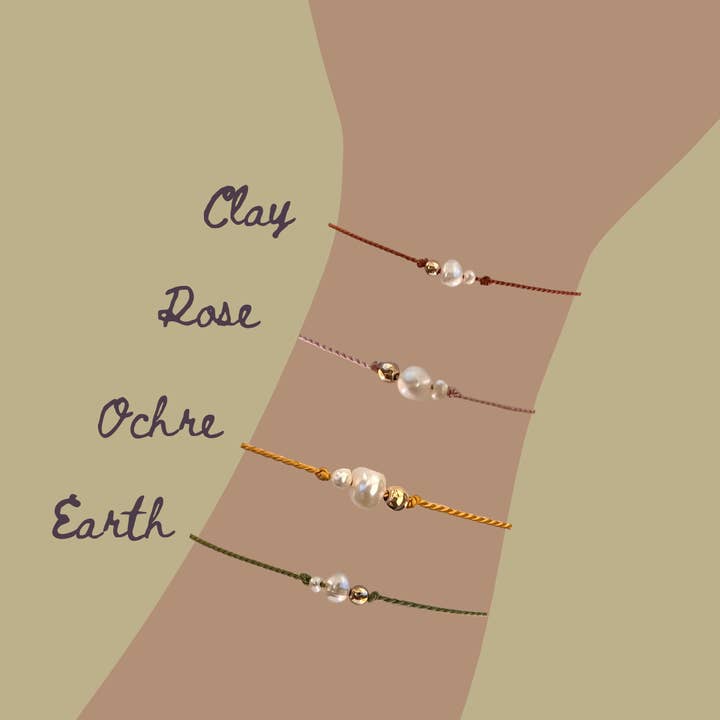 Celestial Pearl Silk Armband för wholesale av Devi Arts Collective