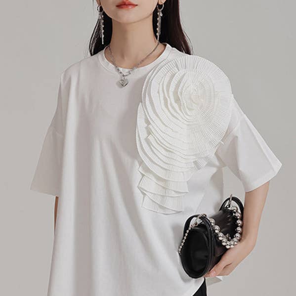 T-shirts à col rond et fleurs tridimensionnelles asymétriques à manches courtes, couleur unie pour la vente par UZ Wholesale Store