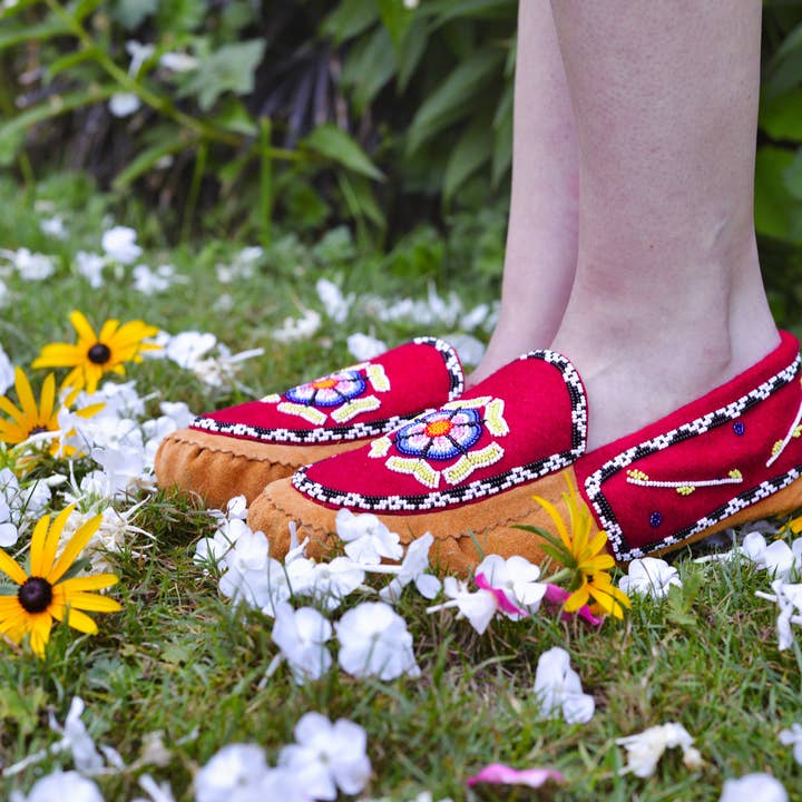 Mocasines para mujer hechos a mano con intrincados abalorios para venta al por mayor de OnlyViking