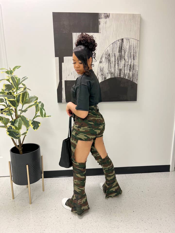 Pantalon « Commando » pour la vente par Chic Universe