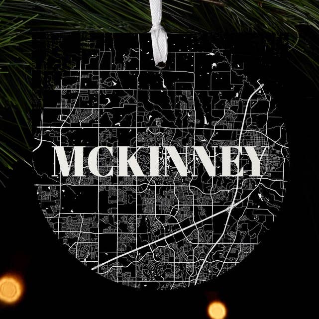 Minimalistische zwart-wit-kaart van Texas Mckinney | Houten ornament voor wholesale door Love Local