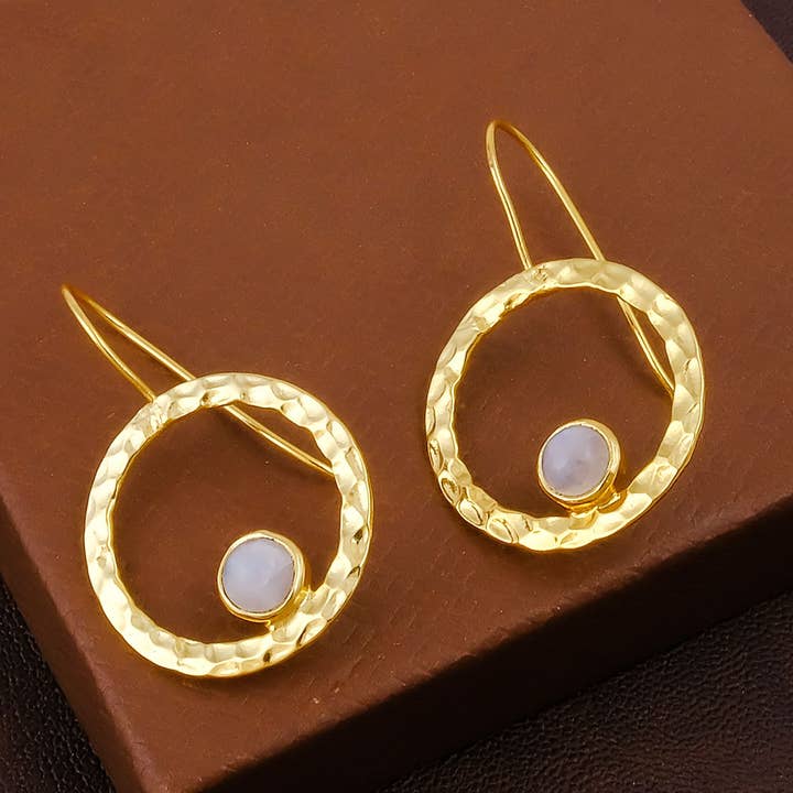 Pendientes de Piedra Lunar Arcoíris Pendientes Texturizados de Piedra de Nacimiento de Junio para venta al por mayor de El Joyero