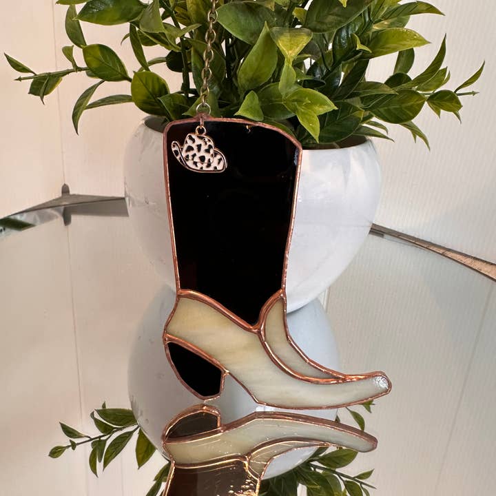 Botte de cow-boy en vitrail avec charme, décoration suspendue. pour la vente par Inspiration By CDA