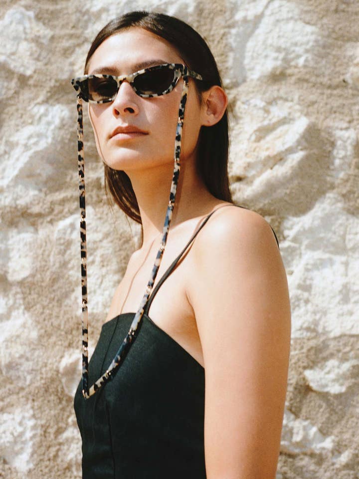 Spaghetti | Écaille de tortue légère en bioacétate | Chaîne à lunettes pour la vente par Orris London