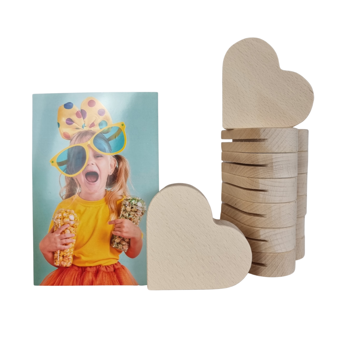 West Coast General Store – wholesale Skyltstativ/-ram – Fotoställ/kortställ i form av hjärta i bokträ 8x8x2 cm1
