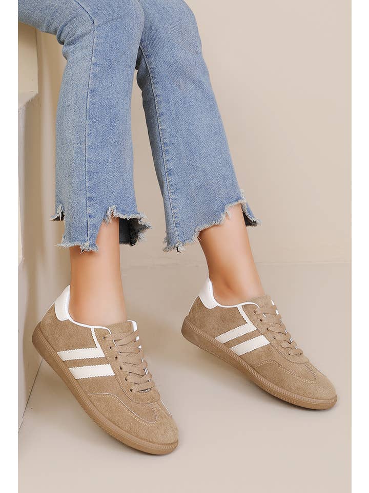 Joia Paris - Wholesale Lifestyle trainers – Women′s - Flat lace-up sneakers with B-6610 stripe12