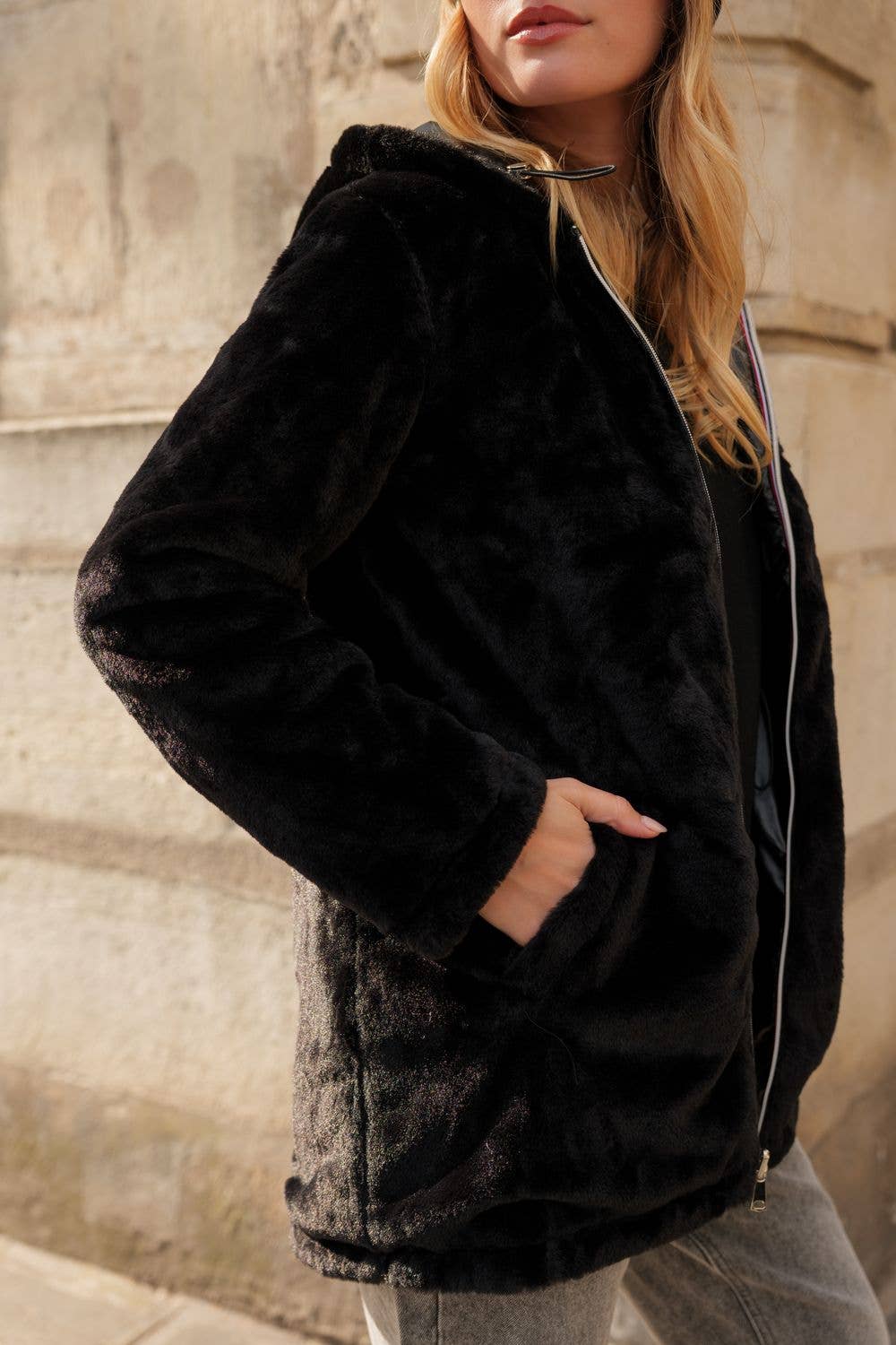 Attrait Paris - Wholesale Jas - Dames - Halflange omkeerbare bontjas met capuchon23