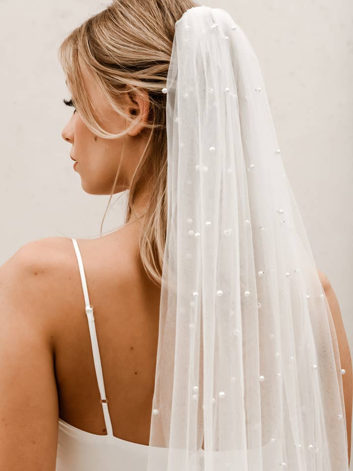 Voile de perles dispersées V009 pour la vente par Heirloom Bridal Company