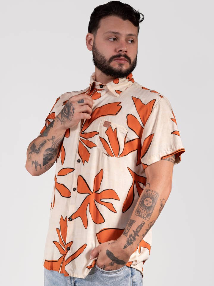 Chemise Autumn Leaves pour la vente par Auê Clothing
