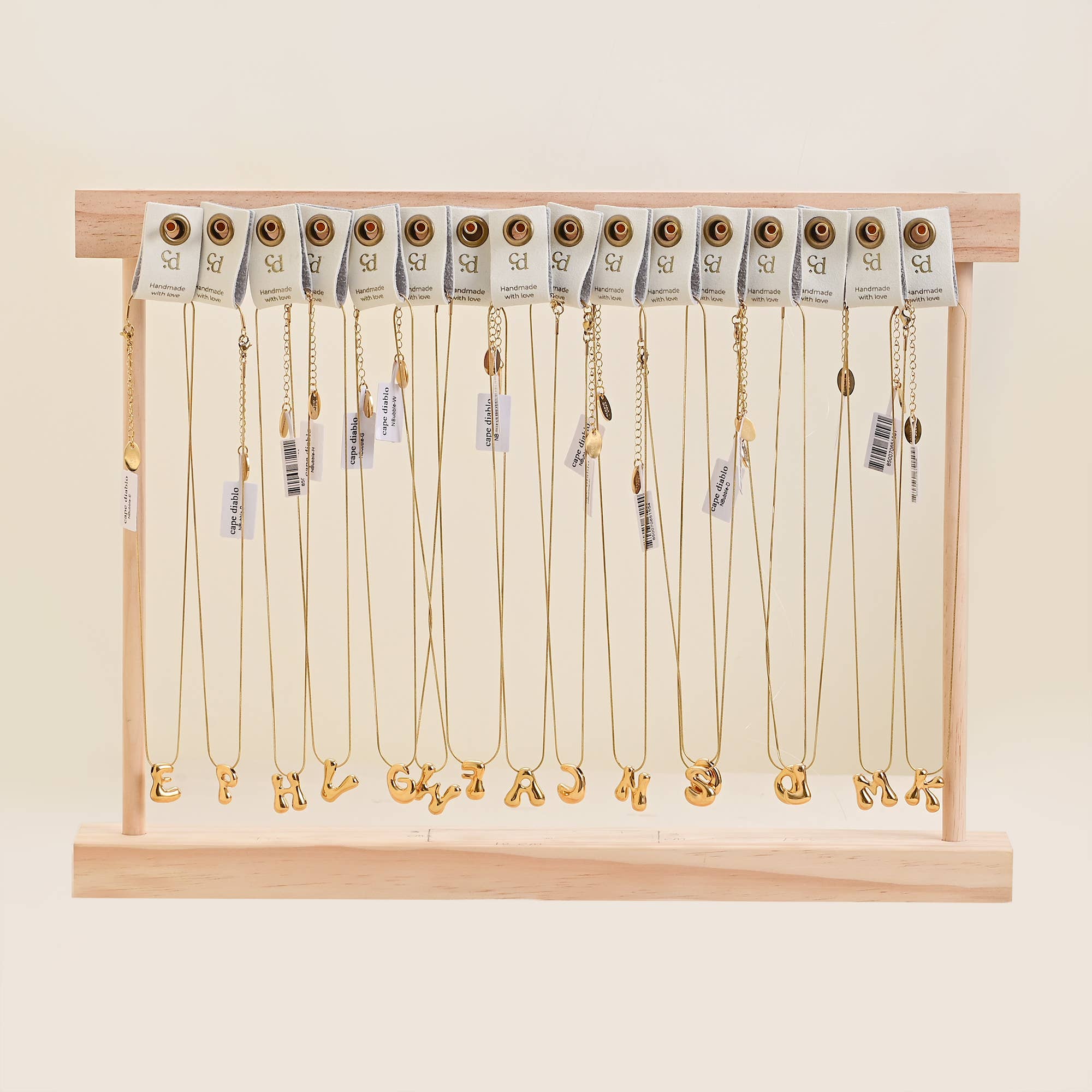 Cape Diablo - Vente Colliers à pendentif - Collier Initiale Lettre Bulle Chute Éclat Doré30