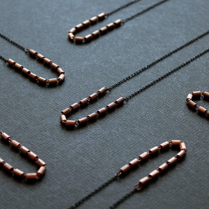 Collier en cuivre et noir, collier long à superposer pour la vente par NEA
