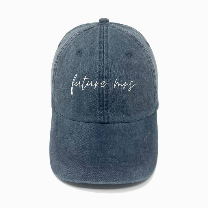 Casquette de baseball brodée et teintée aux pigments Future Mrs. pour la vente par jnh+design