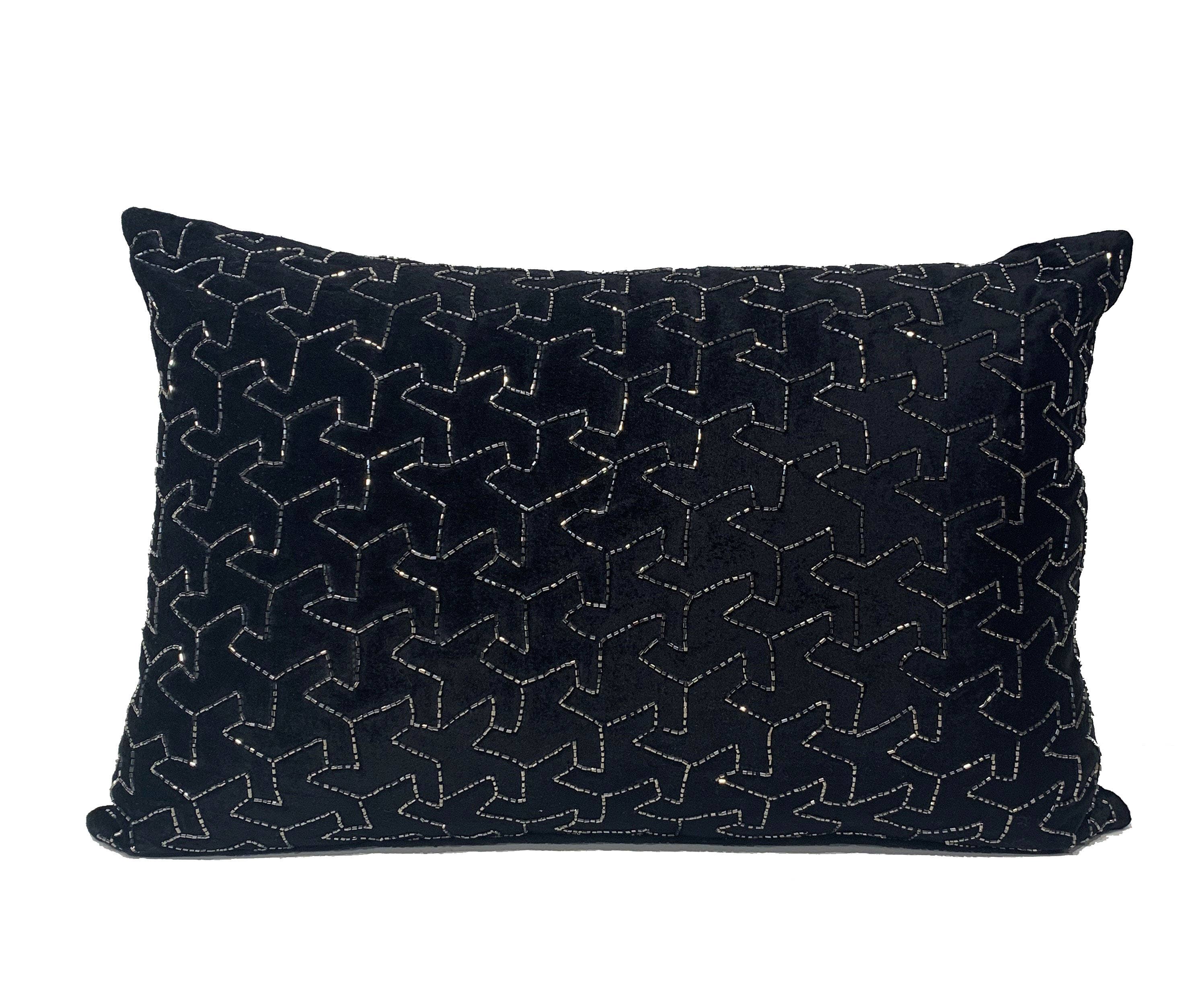 House Of Harkaari - Vente Coussin décoratif - Coussin en velours à motif géométrique fortement orné2