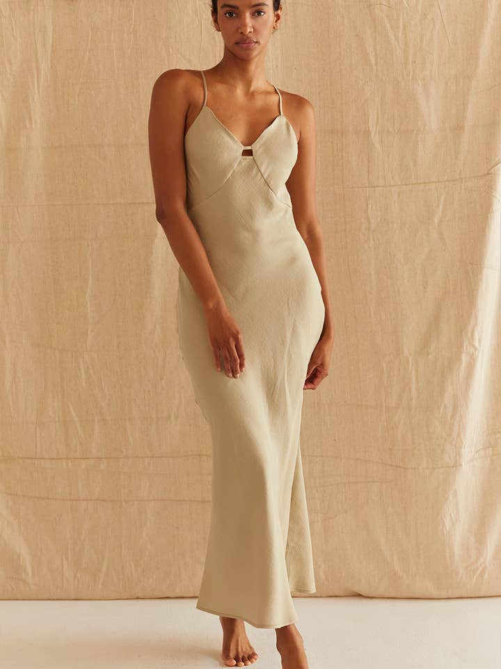 CD9510 - Robe Nia à découpe frontale pour la vente par Crescent