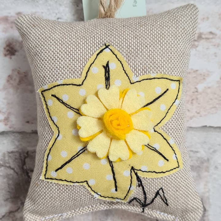 Daffodil Hanger for wholesale by Sweet Williams
