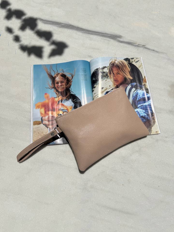 Lille minimal clutch i støvet pink læder for engroshandel hos Christina Christi