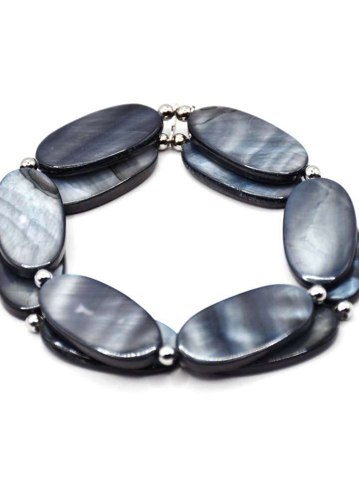 Bracelet Ovale Noir à Deux Rangées de Perles Mop pour la vente par Sea Lily