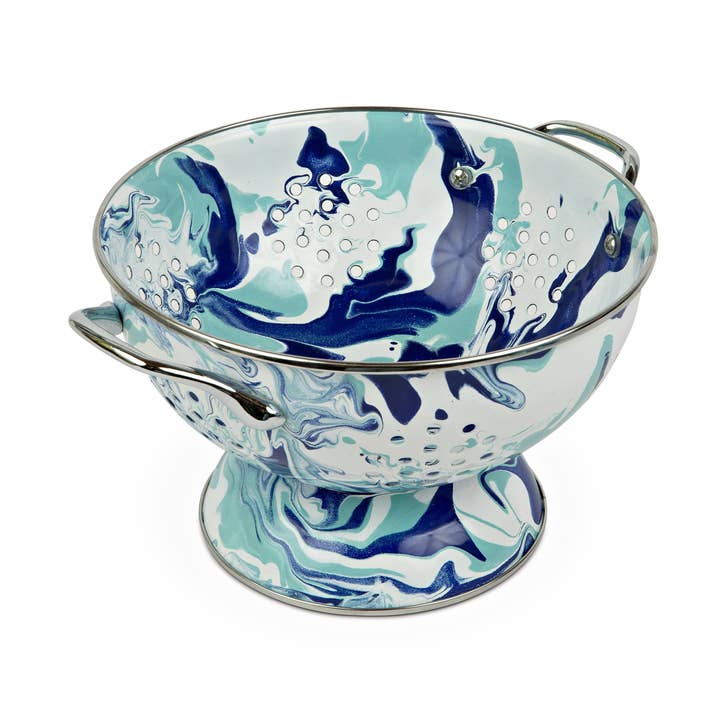 Golden Rabbit Emaljvaror Lagoon Medium Durkslag för wholesale av Crow Canyon Home